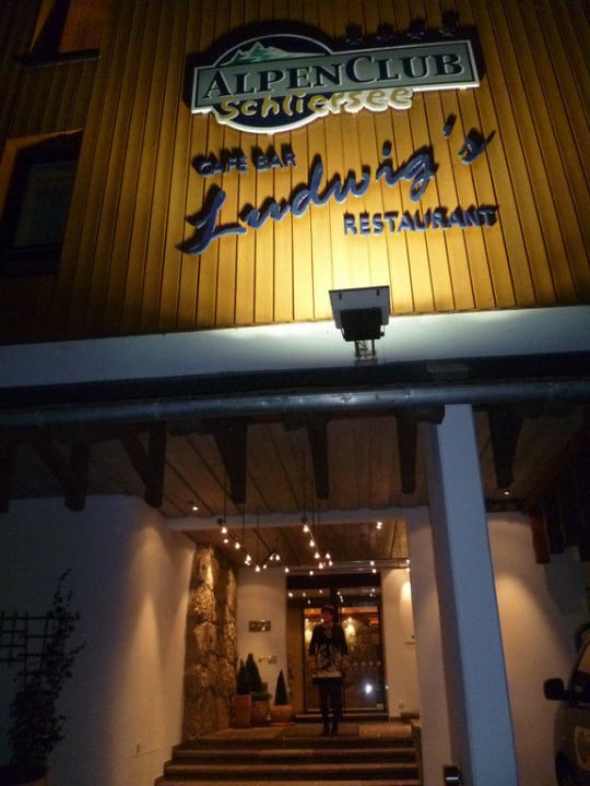 Eingang bei Nacht! Karma Bavaria