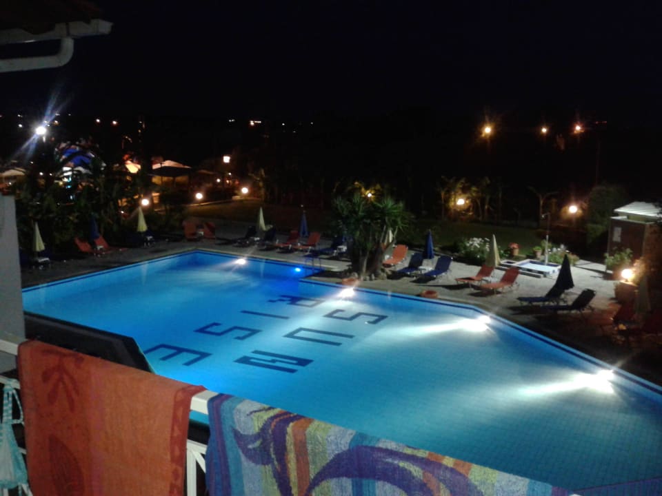 Nocny widok na basen Sunrise Zante - Adults Only Hotel