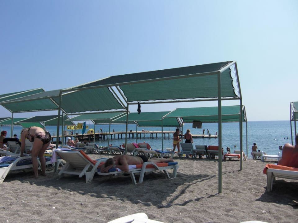 Der Hoteleigene Kiesstrand (sehr fein) Ulusoy Kemer Holiday Club