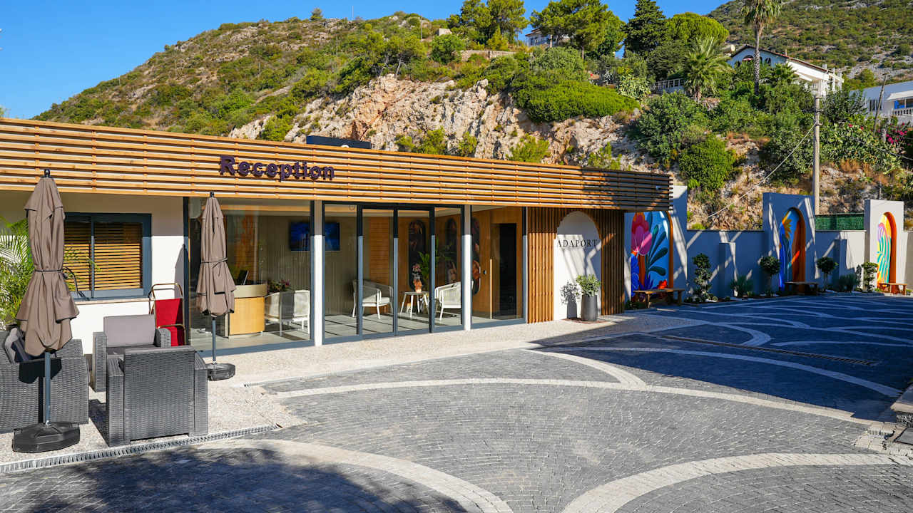 Lobby Ada Port Hotel Adults Only