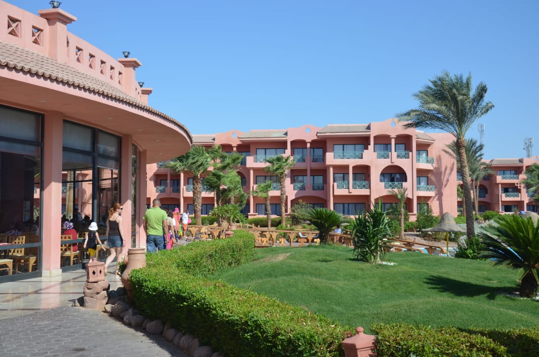 Restauracja nr 1, nad restauracją bar nocny  Parrotel Aqua Park Resort