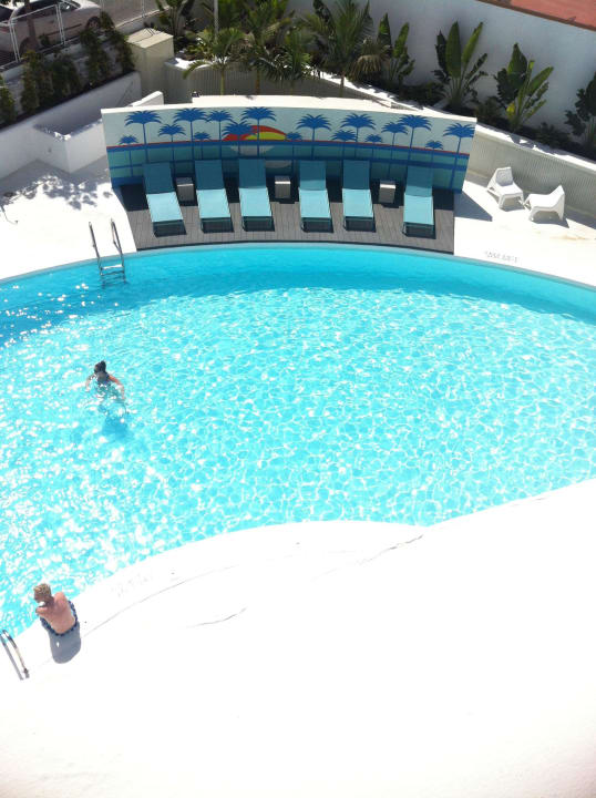 Grosser Pool Hotel Gold by Marina