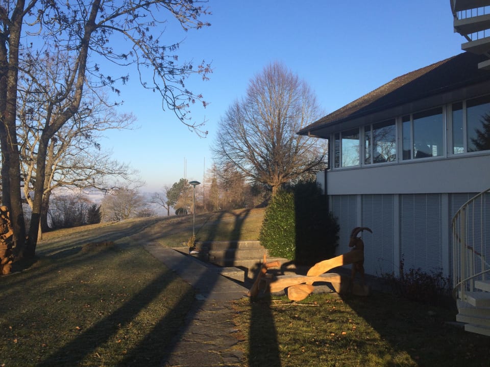 Aussenansicht Aula (unten) und Esssaal Tagungshaus Rügel