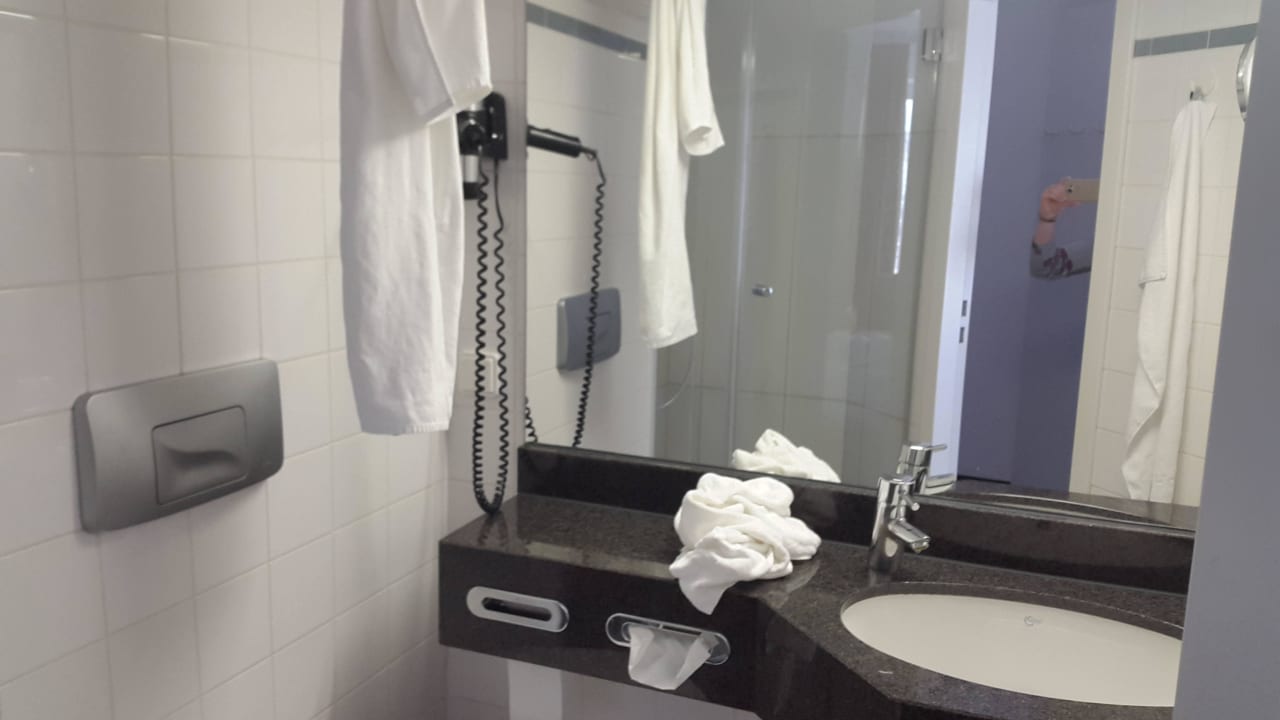 Waschbecken im Badezimmer IntercityHotel Kiel
