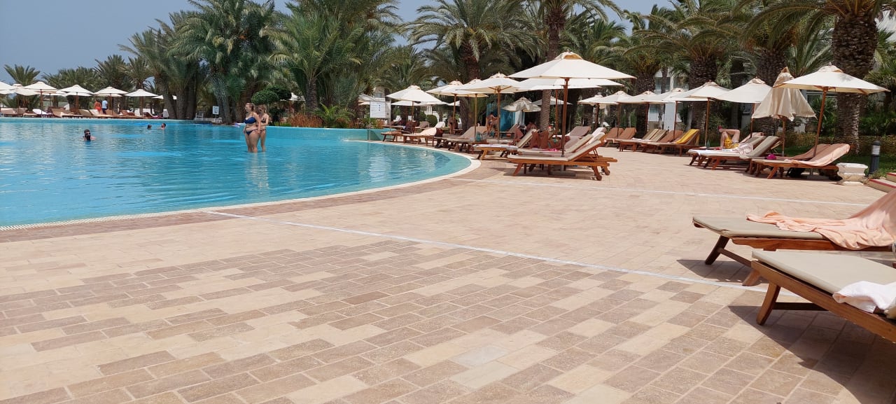 Pool Hotel Royal Garden Palace