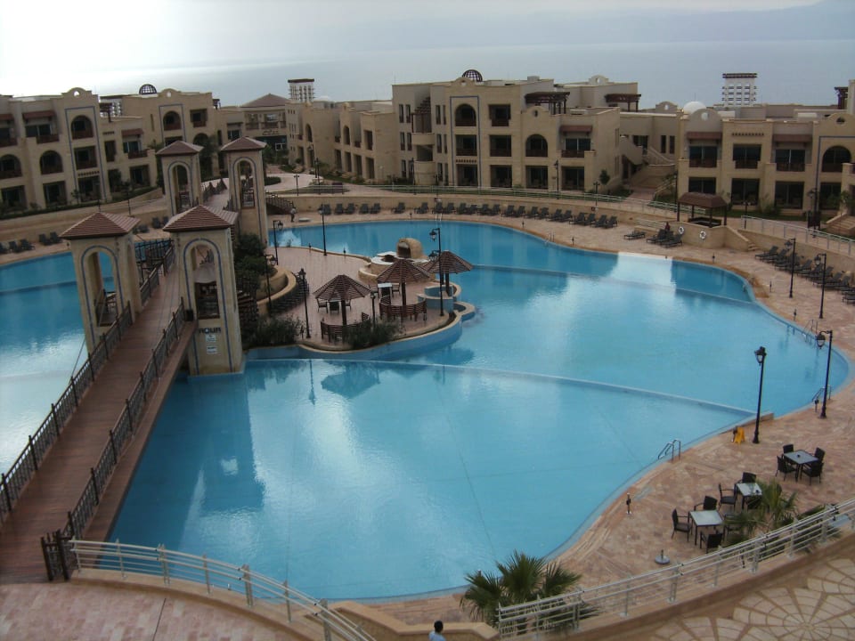 Hauptpool Crowne Plaza Jordan Dead Sea