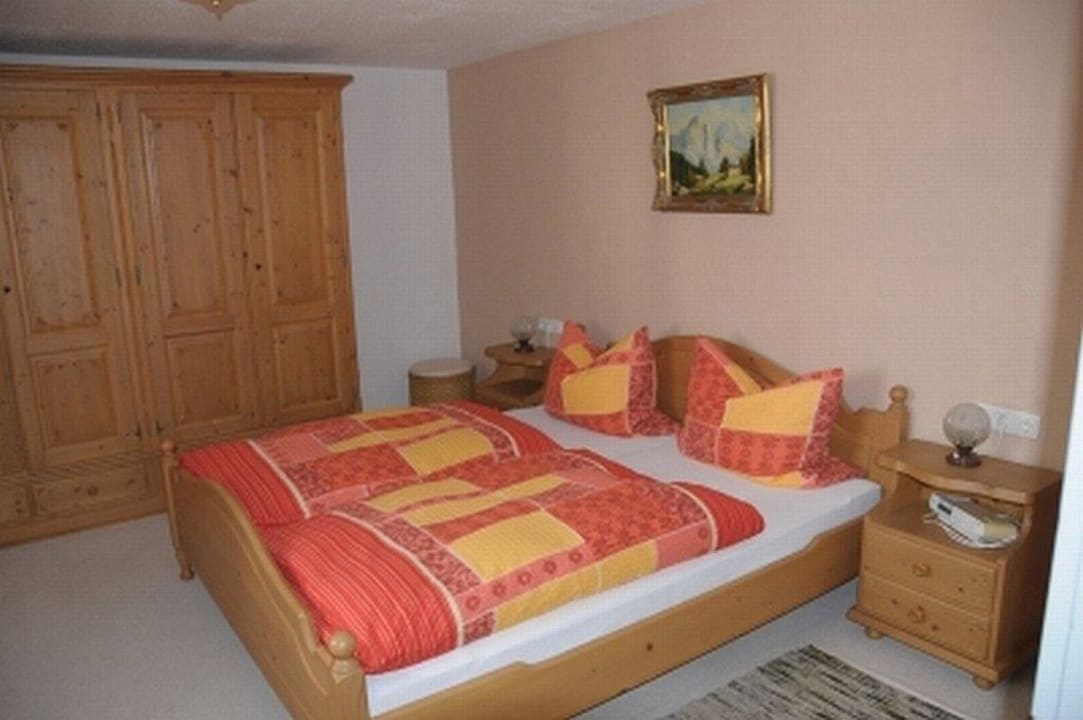 Schlafzimmer in der FeWo Rotspitz Gästehaus Bergfrieden