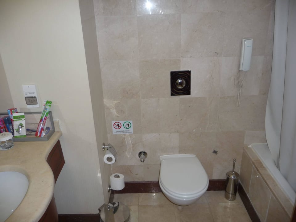 Kleines Bad... IC Hotels Airport