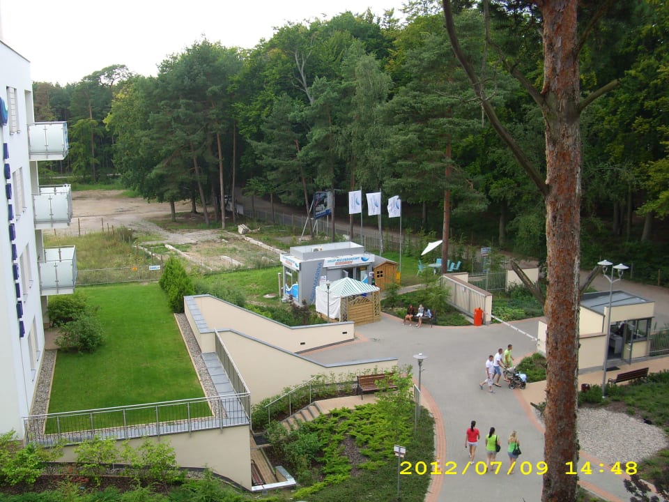 Bewachter Eingang und Minishop Hotel Aquamarina