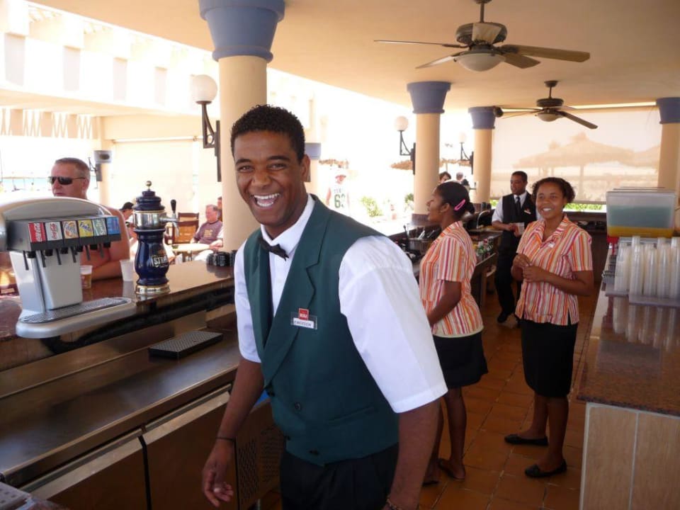 Emerson - Poolbar Hotel Riu Karamboa