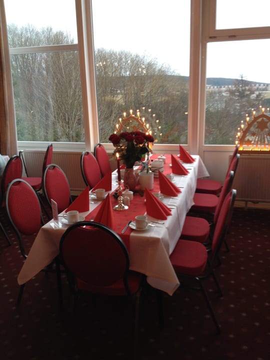 Tisch schön gedeckt zum 80. Geburtstag AHORN Hotel Am Fichtelberg