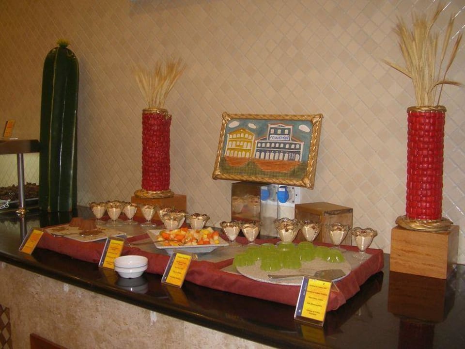 Nachspeisenbuffet im Hauptrestaurant Iberostar Waves Bahia