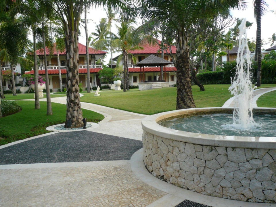 Teil des Gartens Holiday Inn Resort Baruna Bali