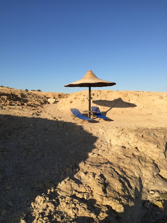 Sonnenschirm am offenen Riff  Steigenberger Coraya Beach - Adults only