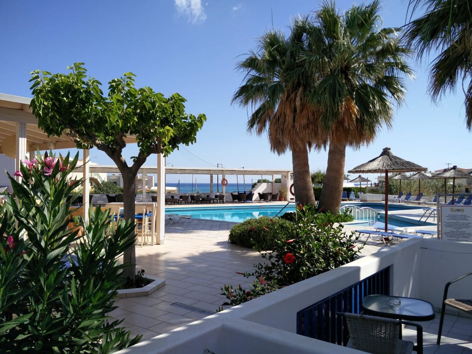 Blick von der Terrasse aus Zimmer 214 Hotel Hara Ilios Village