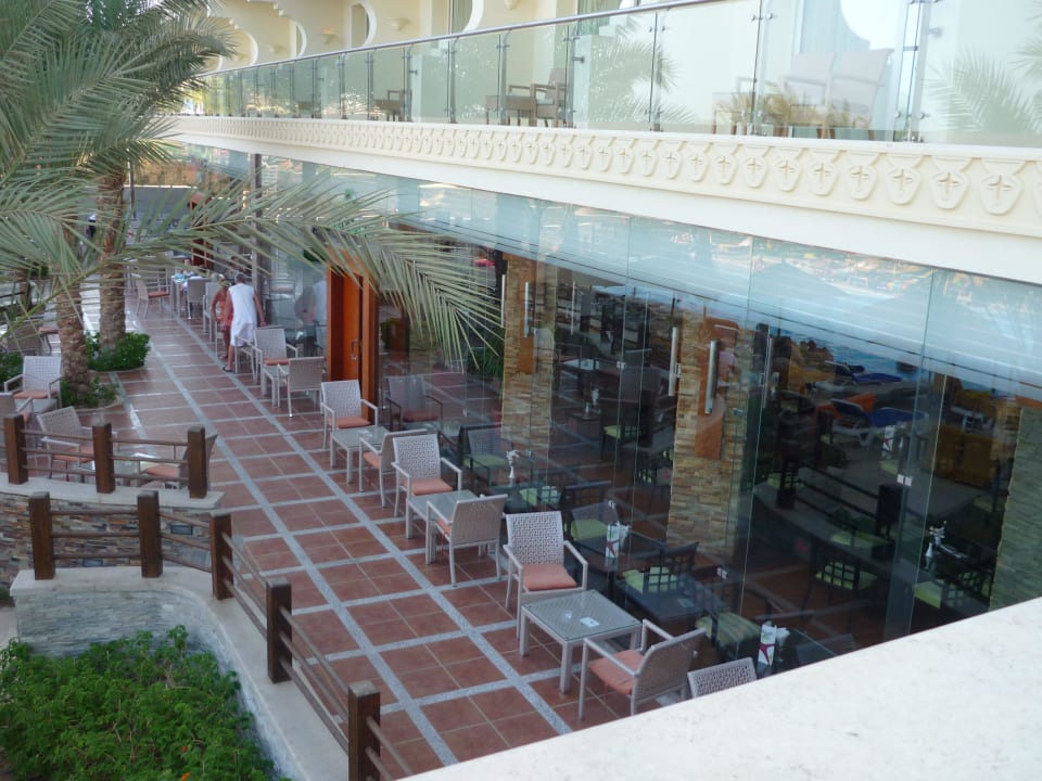 Themen-Restaurant und Bar am Strandpool Hotel Xperience Sea Breeze Resort