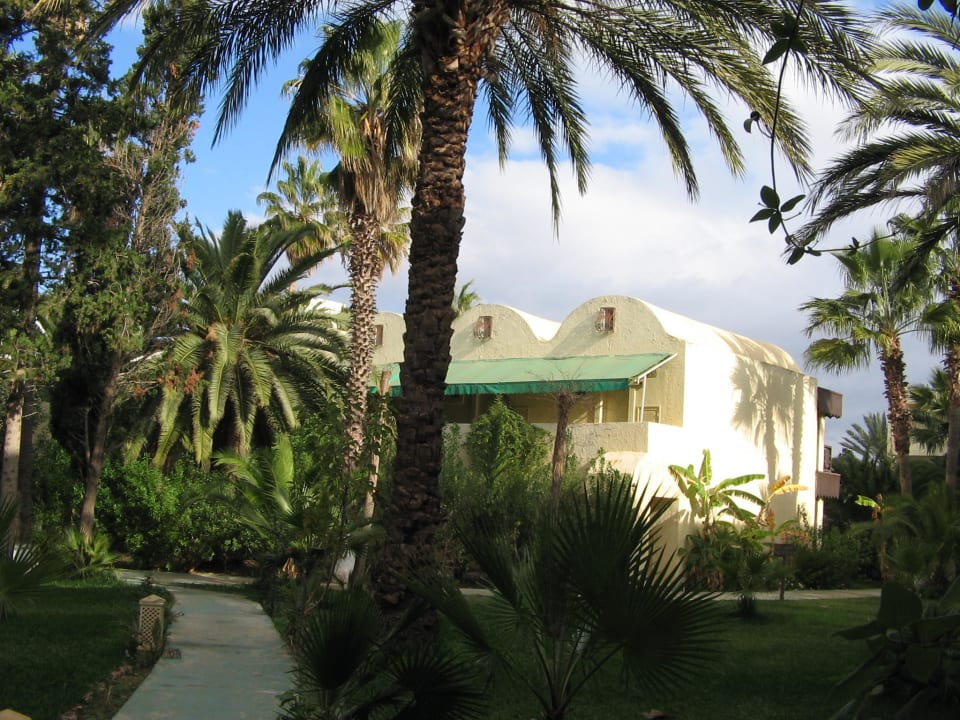Bungalowgebäude in der Gartenanlage Hotel Paradis Palace