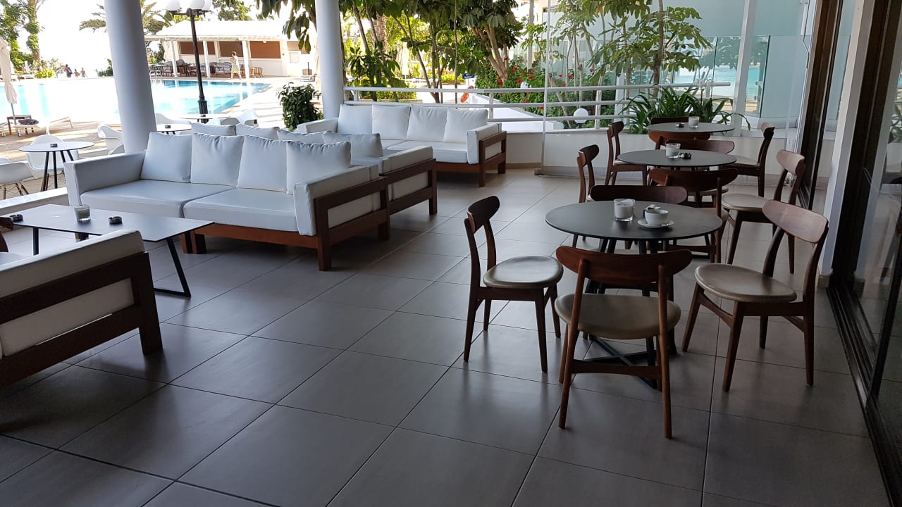 Gastro Crystal Springs Beach Hotel