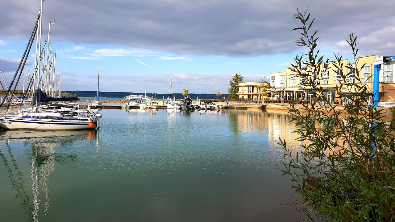 Außenansicht LAGOVIDA Ferienresort am Störmthaler See