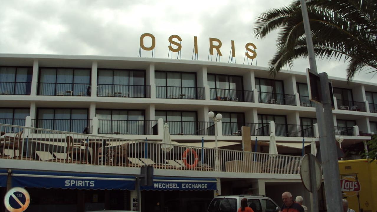 Das Hotel von der Straße aus Hotel Osiris