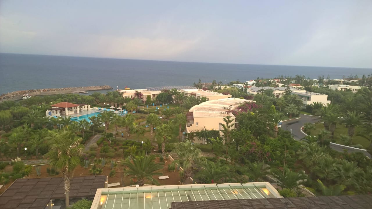 Gartenanlagen vom Zimmer fotografiert Iberostar Waves Creta Panorama & Mare