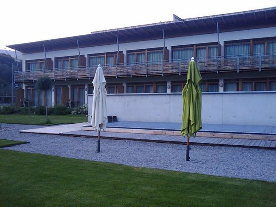 Blick Richtung Pool und Außenansicht ACTIVE by Leitner's|Natur&LifestyleHotel