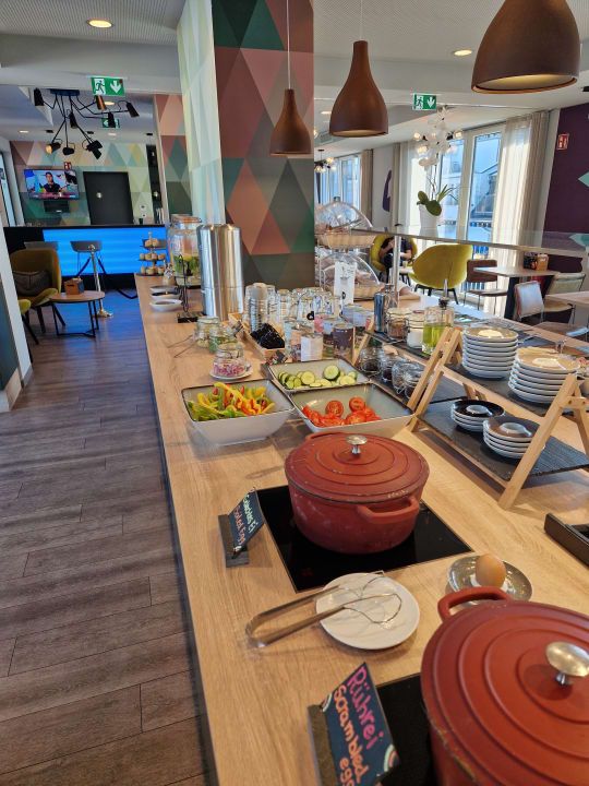 Gastro Holiday Inn – the niu, Charly Frankfurt City