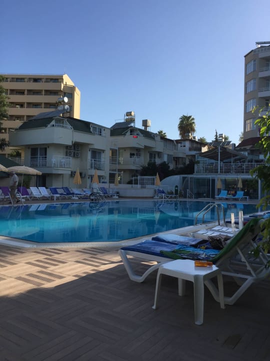 Pool am Morgen. Incekum Su Hotel