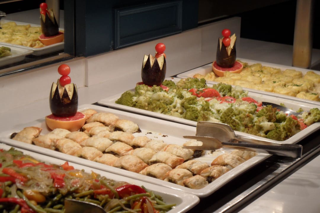 Warmes Essen Hotel Serrano Palace