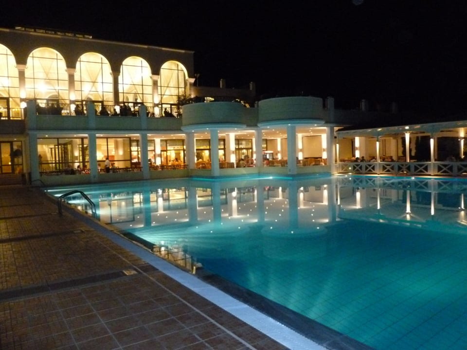 Terrasse restaurant le soir Porto Bello Royal