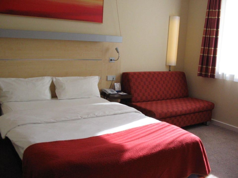 Bett & Sofa Holiday Inn Express Berlin City Center