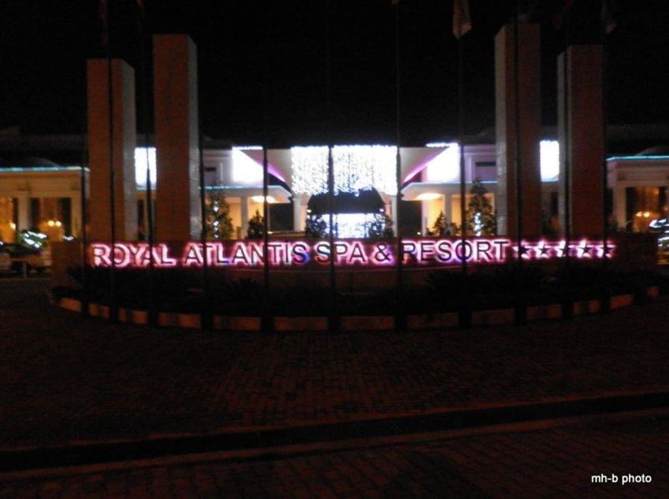 Lichterspiel am Entree Royal Atlantis Spa & Resort