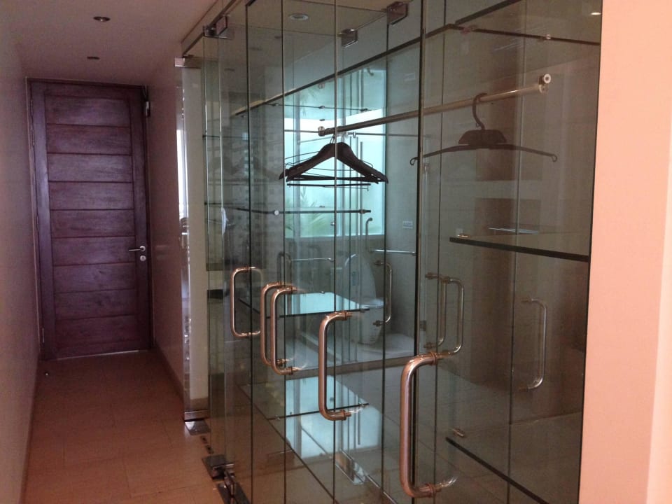 Garderobe Niron Hotel Riverside