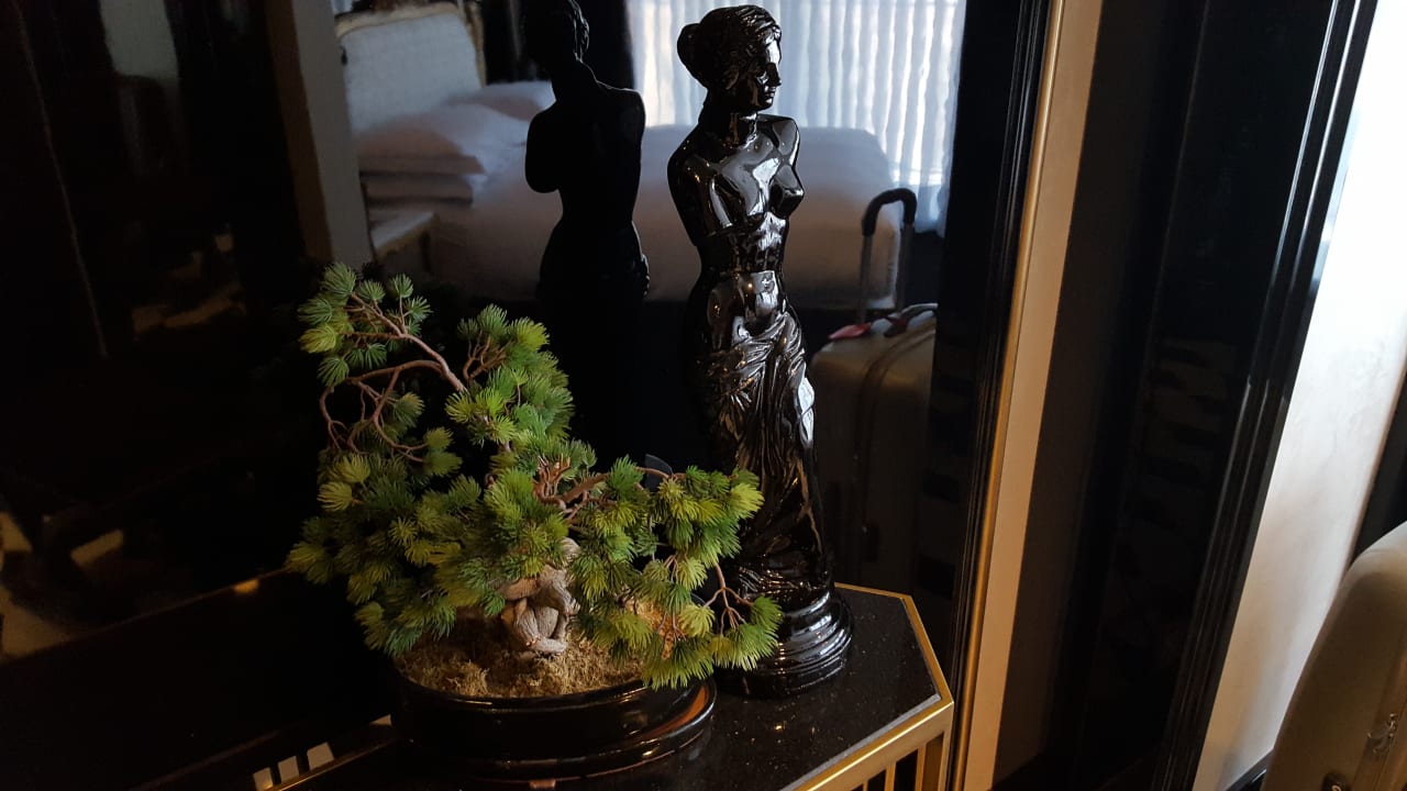 Eingangsbereich... DoubleTree by Hilton Hotel Izmir Airport