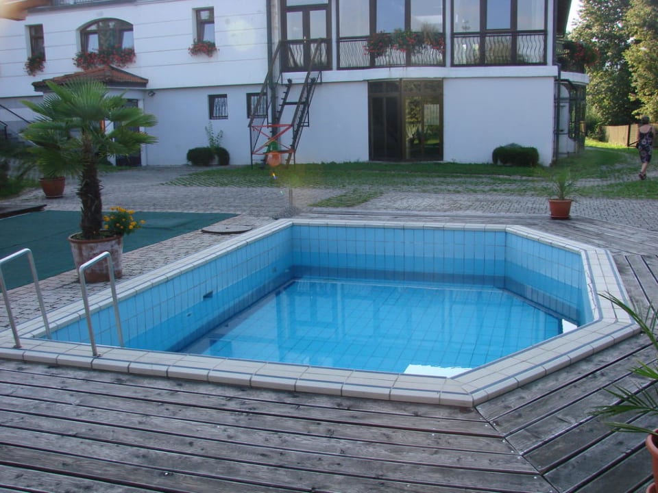 Kleiner Außenpool am Hotel Hotel Kanu - Resort & Caravanning