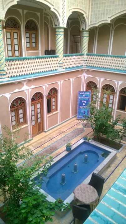 Dziedziniec Fazeli Hotel