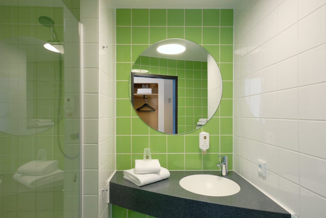 Badezimmer B&B Hotel Freiburg-Süd