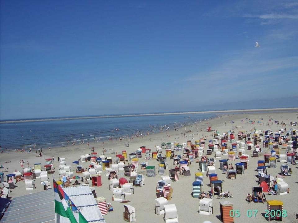 Der Strand 200 m vom Hotel Seehotel Borkum