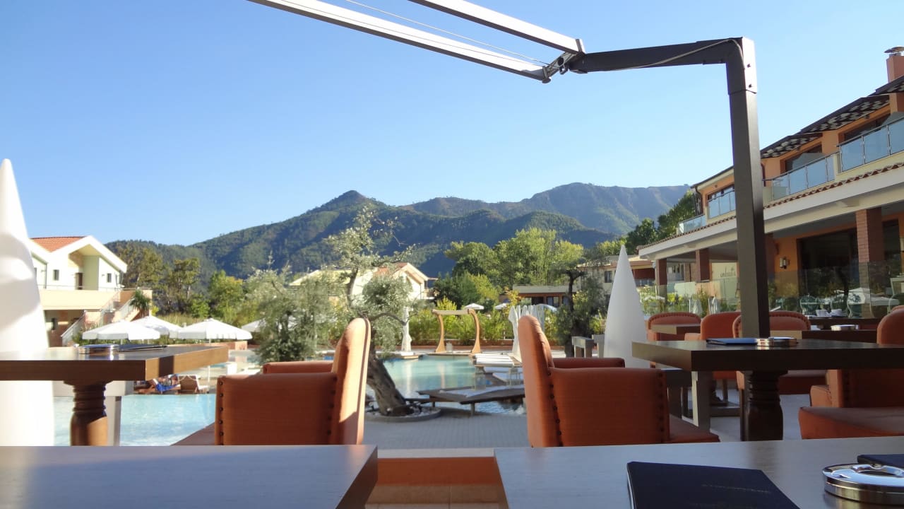 Blick von der Bar in Richtung Pool Alexandra Golden Boutique - Adults only