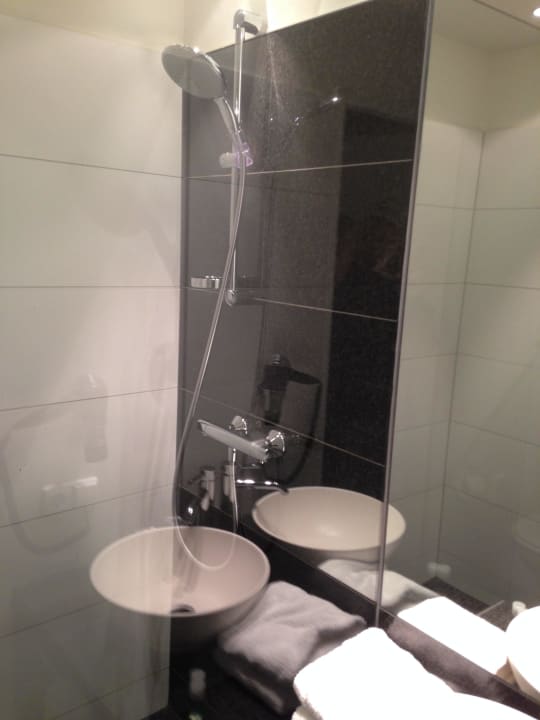 Badezimmer Motel One Salzburg-Mirabell