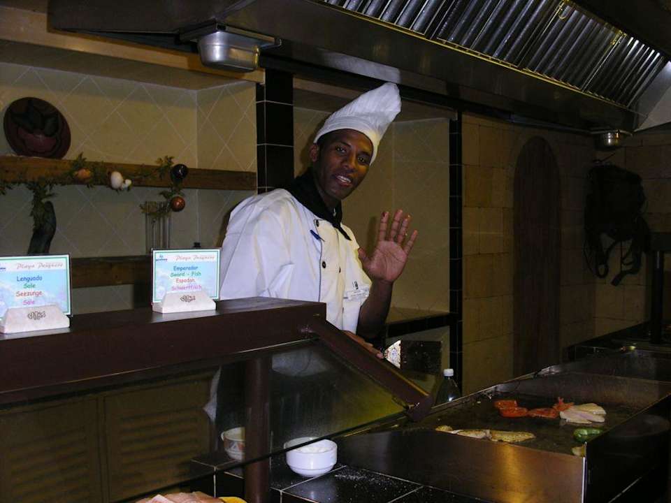 Koch im Hauptrestaurant Hotel Playa Pesquero