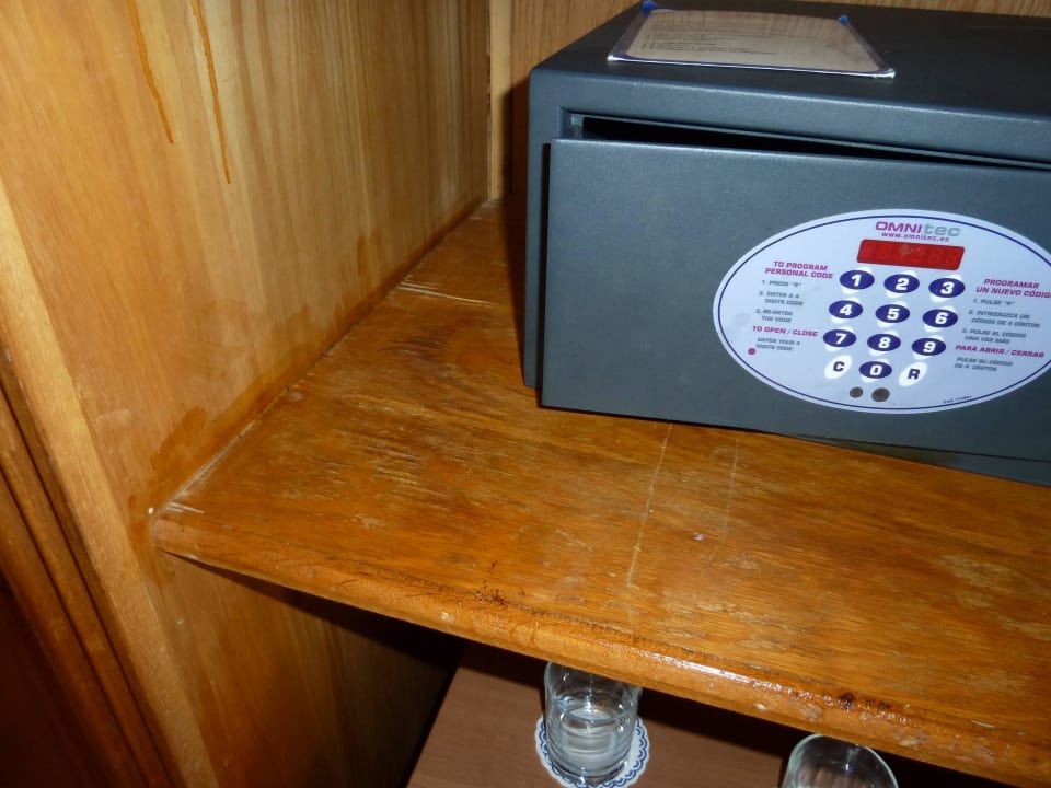 Kaputte alte Möbel Desert Rose