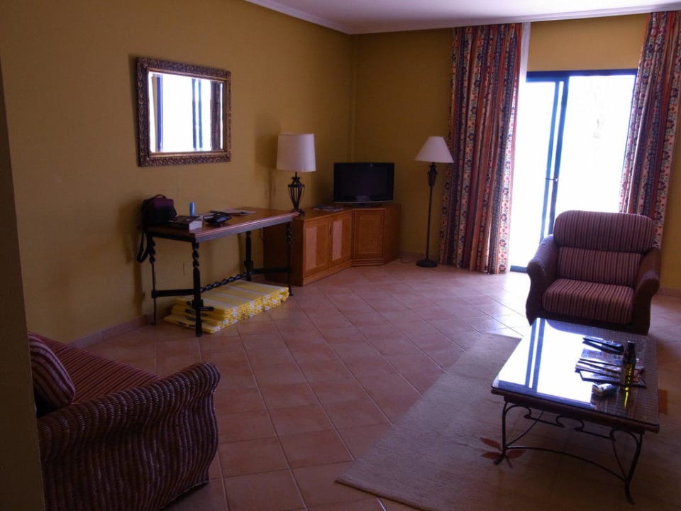Das Wohnzimmer der Suite H10 Playa Esmeralda - Adults only