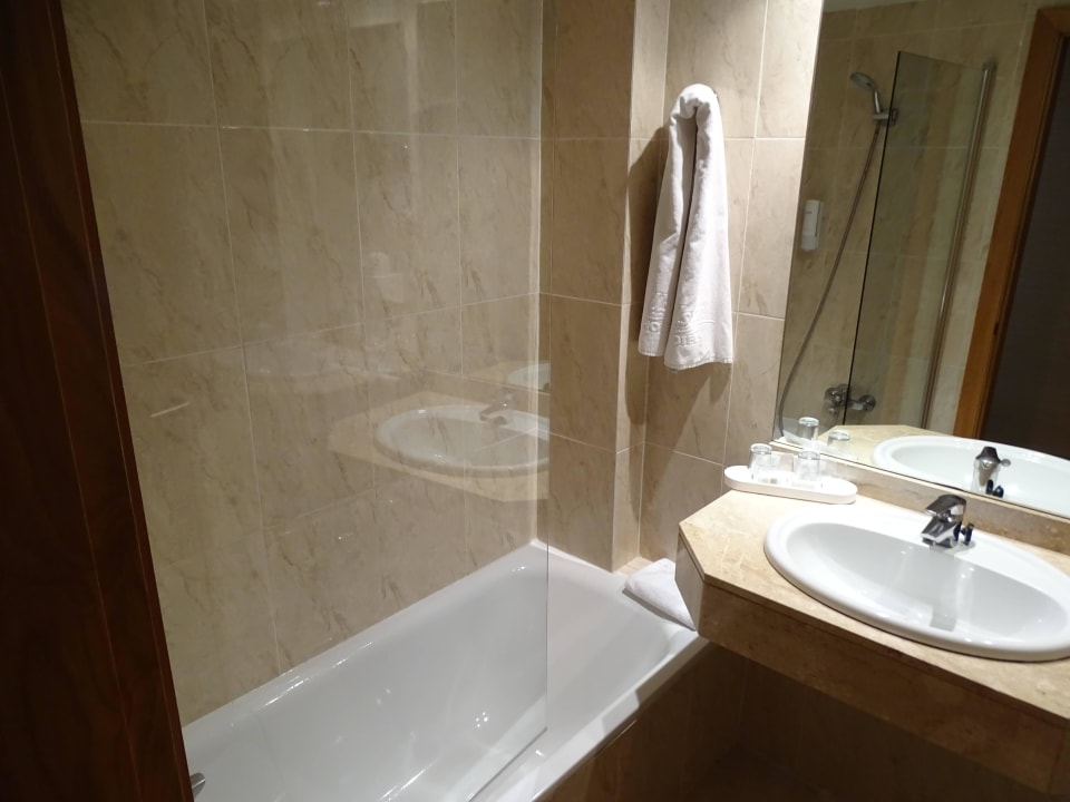 Badezimmer allsun Hotel Pil-lari Playa