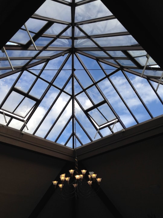 Decke der Brasserie, Hotel Maldron bei Dublin Maldron Hotel Dublin Airport