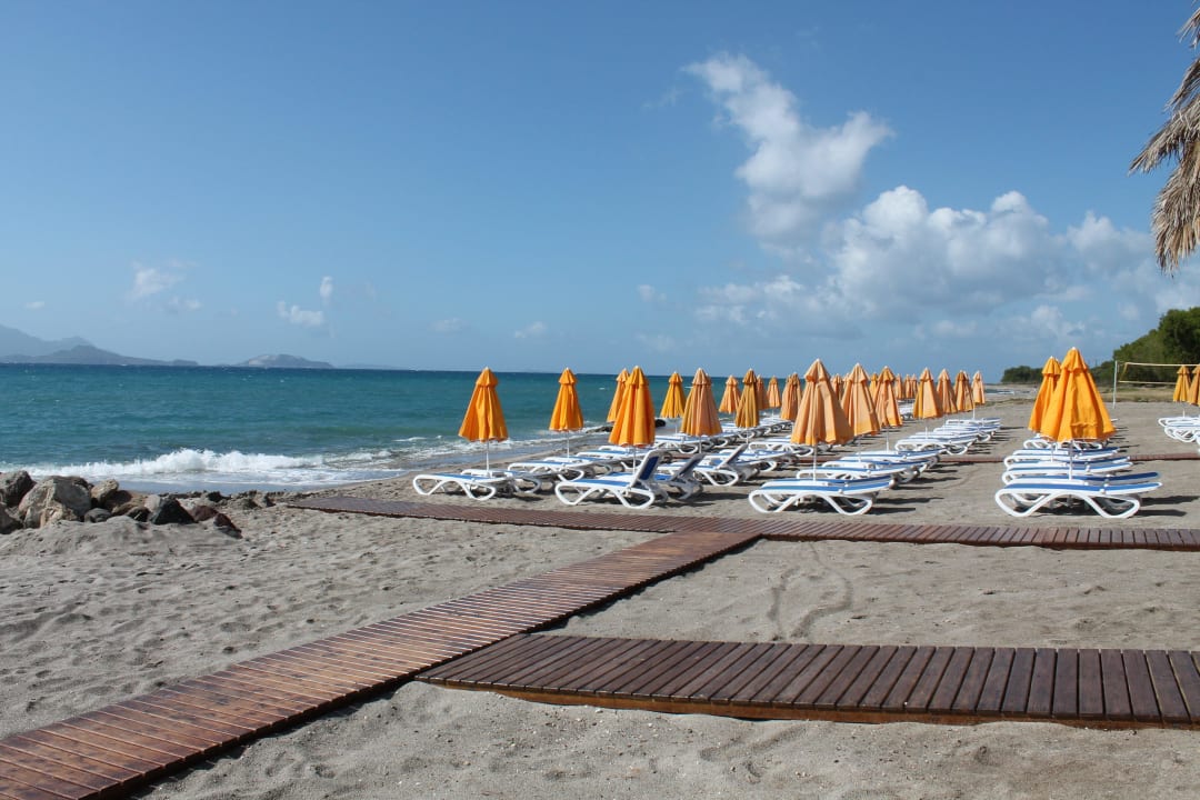 Strand direkt vor dem Hotel Lagas Aegean Village