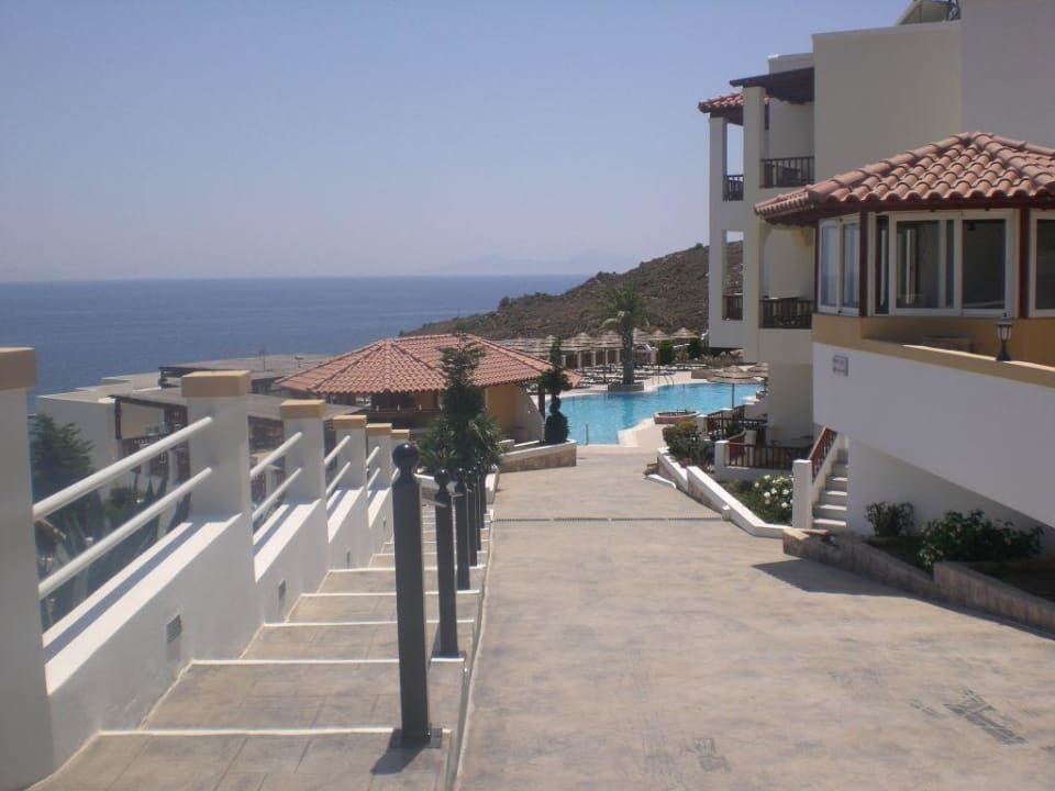 Blick zum Pool Dimitra Beach Hotel & Suites