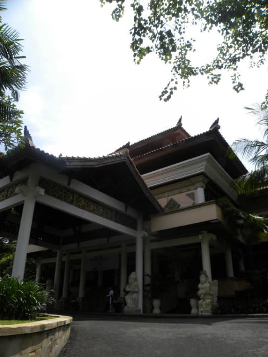Von der Auffahrt Nikko Bali Benoa Beach