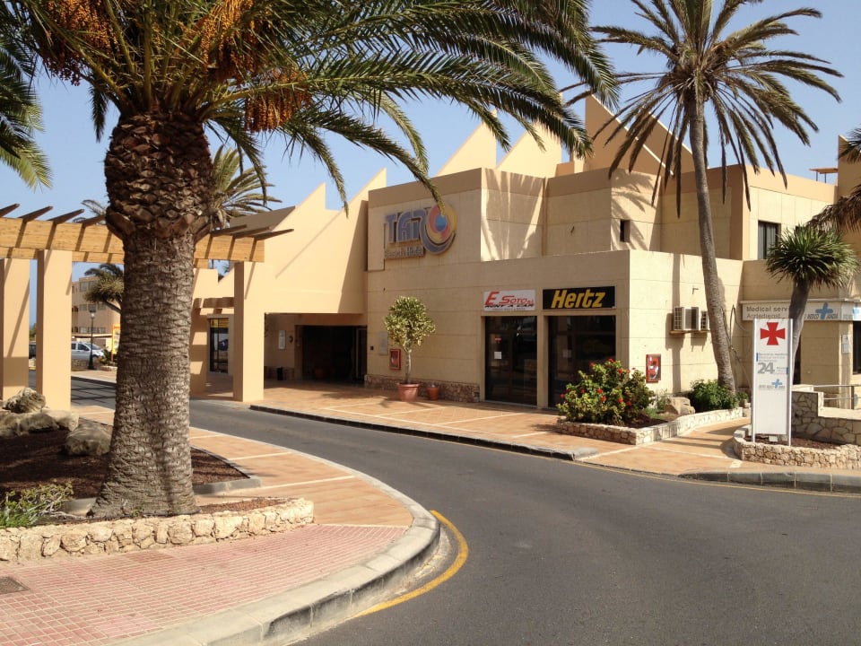 Hotel im Eingangsbereich, Autovermieter SBH Hotel Taro Beach