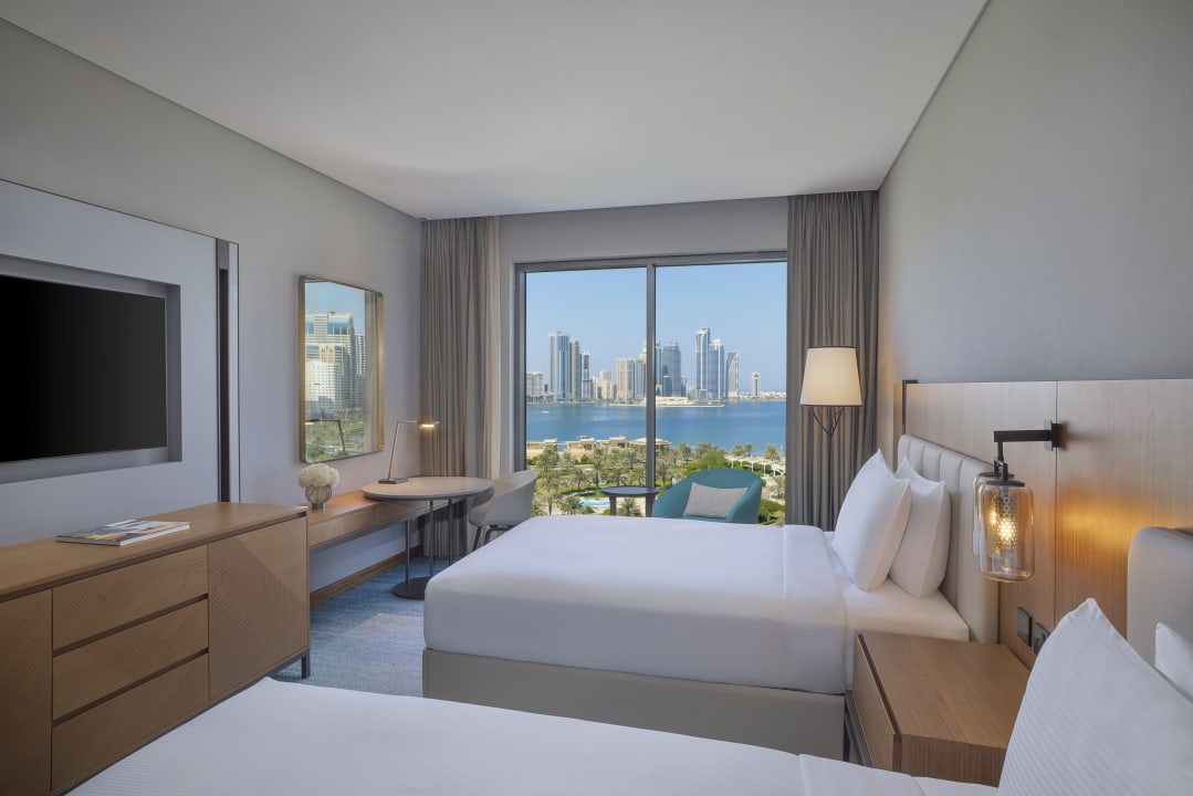 Zimmer DoubleTree by Hilton Sharjah Waterfront Hotel & Residences